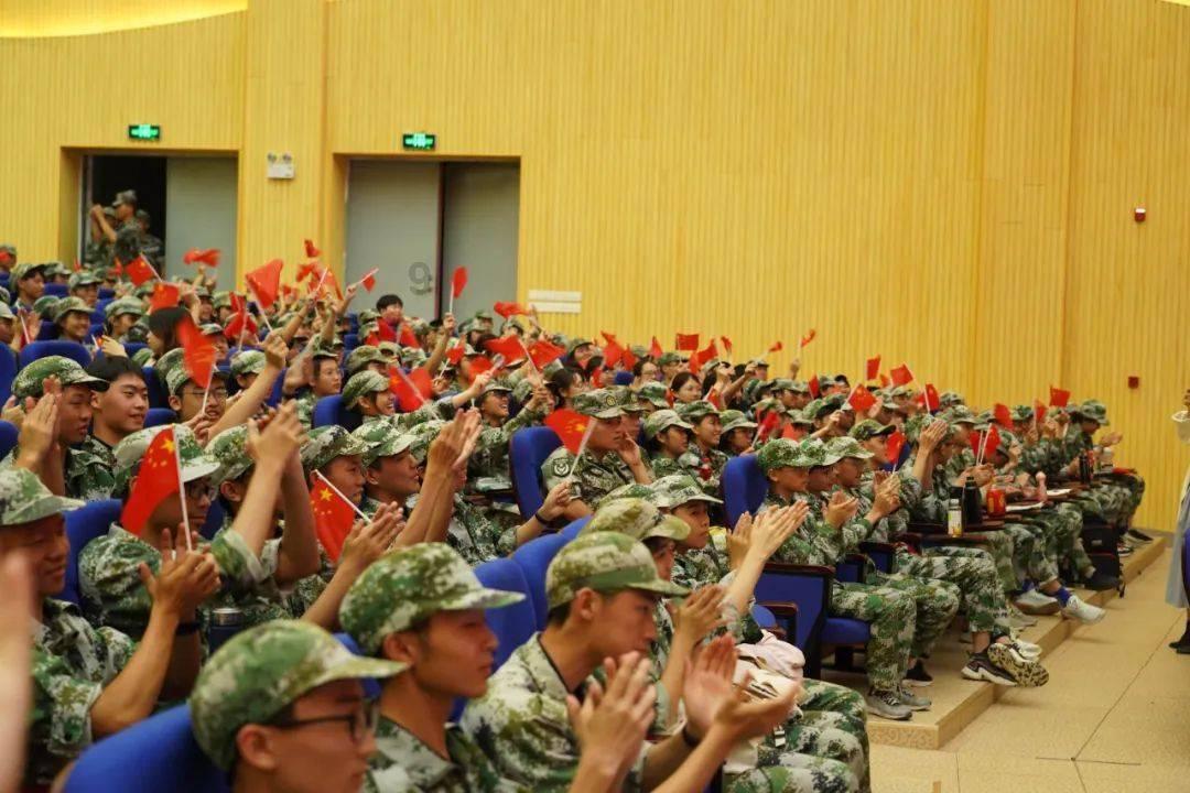 越来越多人喜欢用这个泥填缝，比玻璃胶耐用十倍，既省钱又实用